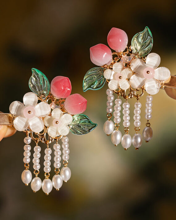 Fine White Alloy Pearl Resin Peach Tassel A Pair Hairpin